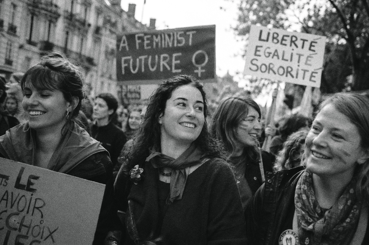 Pinar Selek dans une manifestation féministe